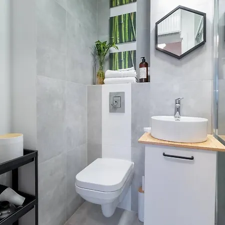 شقة Comfy Place In The Heart Of Warsaw. Biz&travel. وارسو