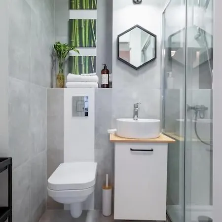 Comfy Place In The Heart Of Warsaw. Biz&travel. *